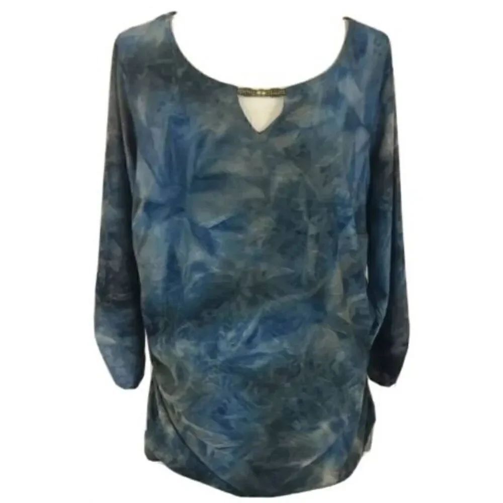 NWT AGB 2X woman's blouse. Has ruching on sleeves and sides.